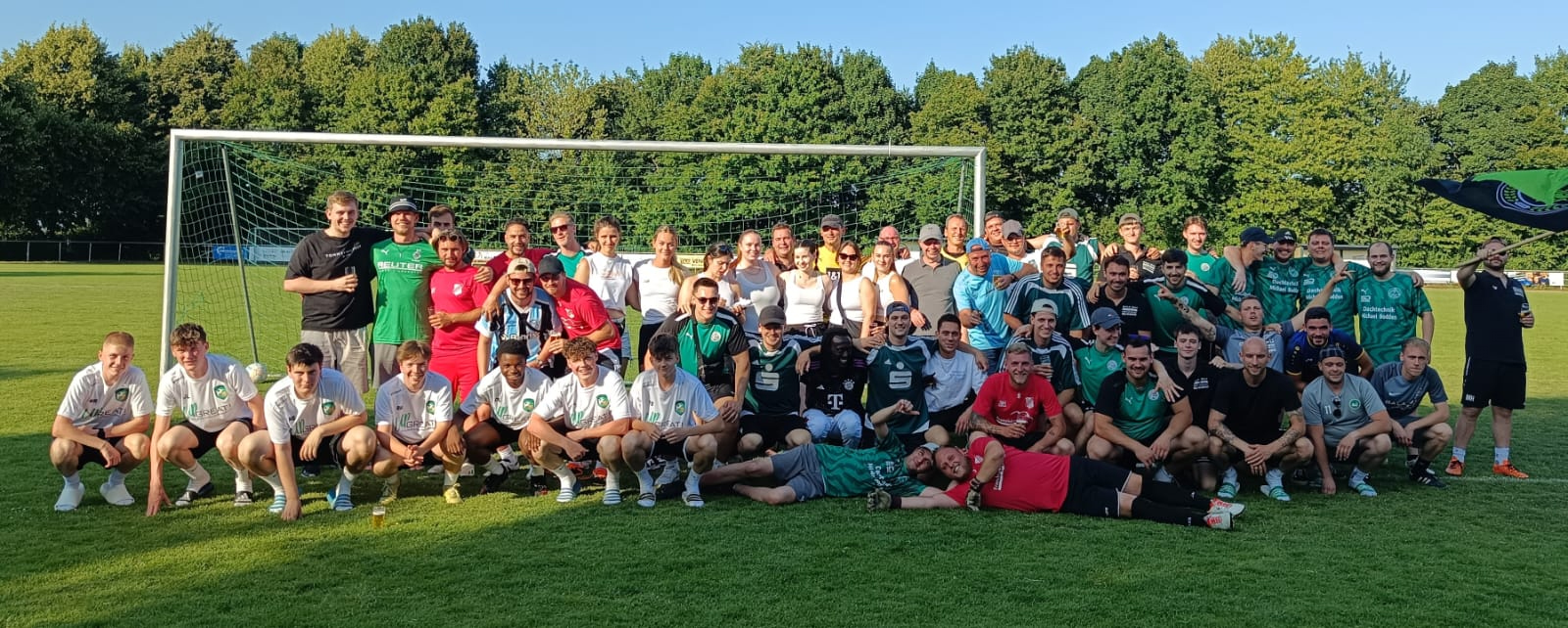 Beim 2. Elfmeterturnier traten 16. Mannschaften an. "Viktoria Pilsener" gewann das Turnier